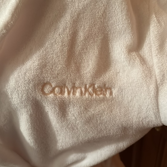 Women's white Calvin Klein velour robe Sz XS/S - Picture 2 of 5